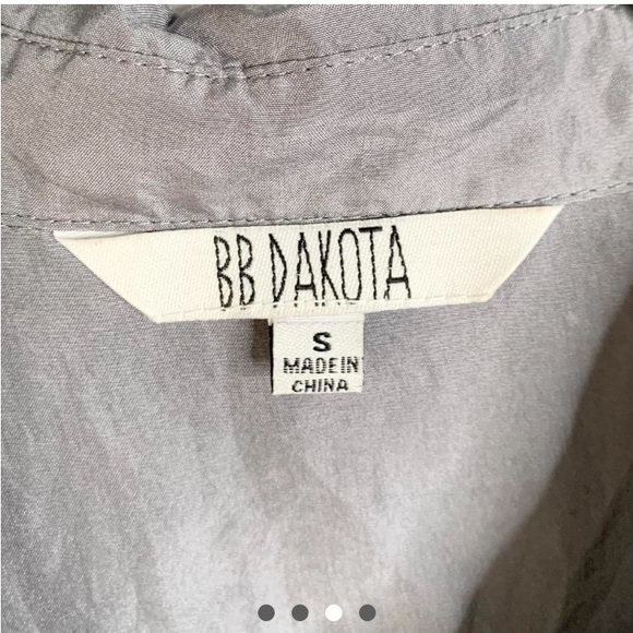 BB Dakota Silk Womens Blouse
Size Small - Picture 3 of 4